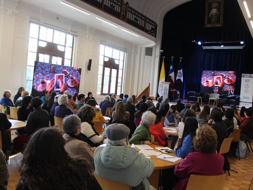 PUCV y SENAMA realizan conversatorio sobre la Ley Integral de Envejecimiento Digno, Activo y Saludable